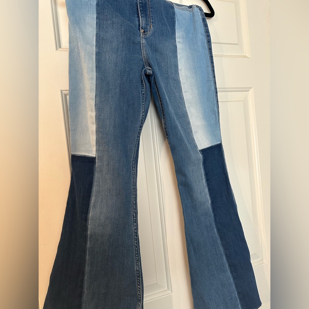 NWT size 7Short Hollister high rise vintage flare jeans in patchwork pattern
